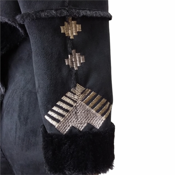 Monroe & Main Women's Faux Suede Embroidered Open Jacket - Picture 4 of 6